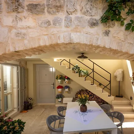 Eudora Villa