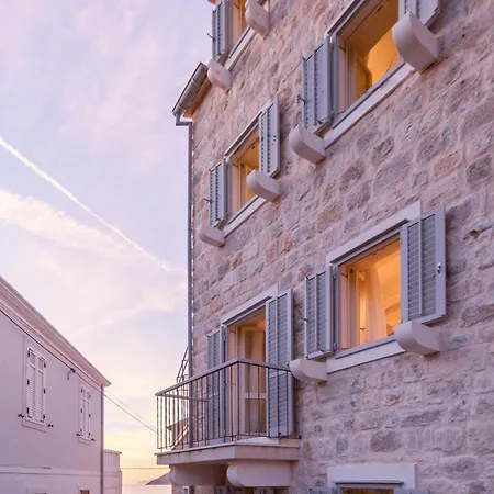 Eudora Villa *